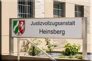 Eingangsschild der Justizvollzugsanstalt Heinsberg Eingangsschild der Justizvollzugsanstalt Heinsberg