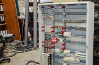 Aufbauen des Stromverteilers Aufbauen des Stromverteilers