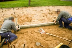 Plasterarbeiten in der Gartenanlage