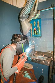 Gefangener in der Ausbildung zum Schweißer Gefangener in der Ausbildung zum Schweißer
